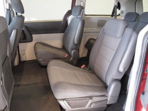 Red 4dr Wgn SE FWD 3.3L V6 CD MP3 Power Windows Power Door Locks 3RD Row Seat, image 12