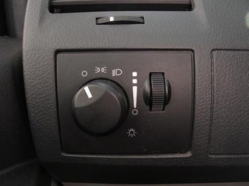 Red 4dr Wgn SE FWD 3.3L V6 CD MP3 Power Windows Power Door Locks 3RD Row Seat, image 26