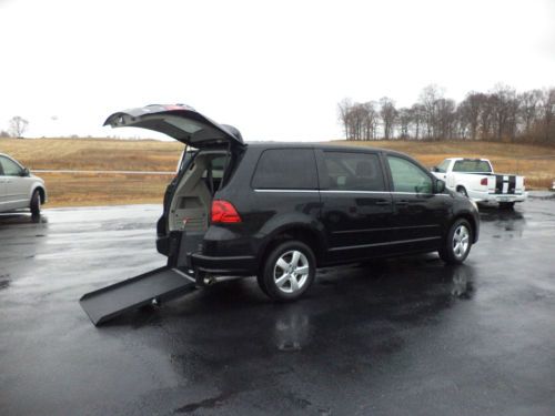 2010 volkswagen routan se wheelchair/handicap ramp van rear entry conversion