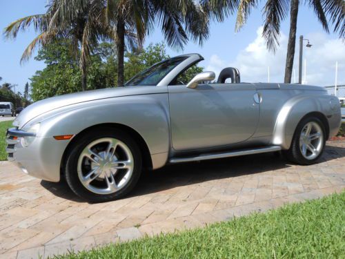 04 chevy ssr super clean*auto*mint condition*no paint work perfect in&amp;out*low/rs