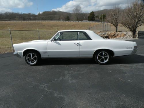 1965 pontiac gto clone 4 speed, ps, pb, fact. air, white / red int. nice car!