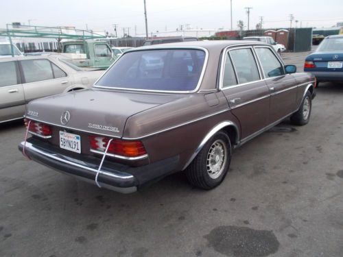 1985 Mercedes 300D, NO RESERVE, image 2