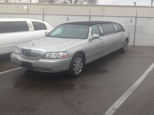 2004 lincoln town car executive coach builders limo 72&#034;