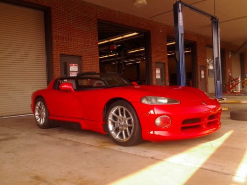 Dodge viper in great condition. driven regularly. 8.0l v10 roadster