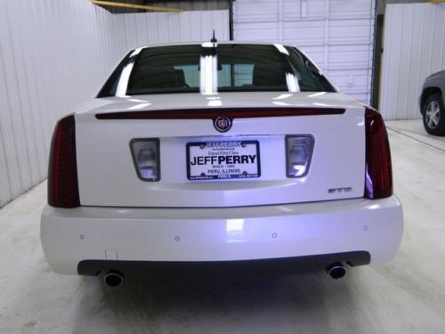 We finance we ship 3.6l V6 rear wheel drive low miles White Diamond, image 4