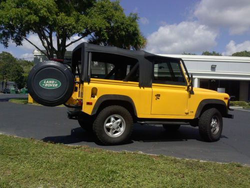 Amazing 1995 land rover defender 90. manual transmission. low mileage 53,000.