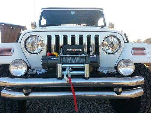 2000 jeep wrangler sport  2-door 4.0l  / 4" lift / new 12000lb. winch