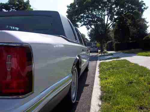 1995 Lincoln Town Car Signature Sedan 4-Door 4.6L, image 5