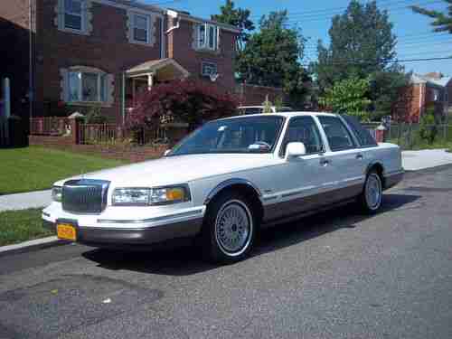 1995 Lincoln Town Car Signature Sedan 4-Door 4.6L, image 7