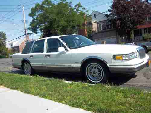 1995 Lincoln Town Car Signature Sedan 4-Door 4.6L, image 8