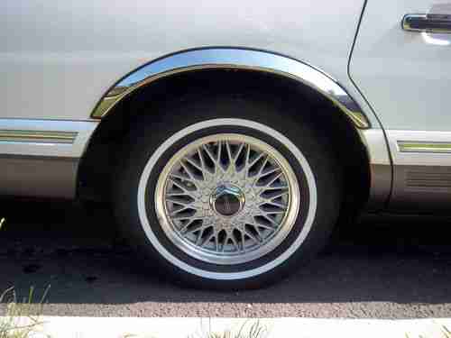 1995 Lincoln Town Car Signature Sedan 4-Door 4.6L, image 9