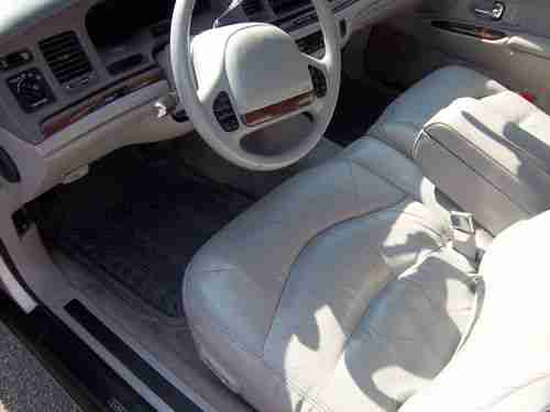 1995 Lincoln Town Car Signature Sedan 4-Door 4.6L, image 12