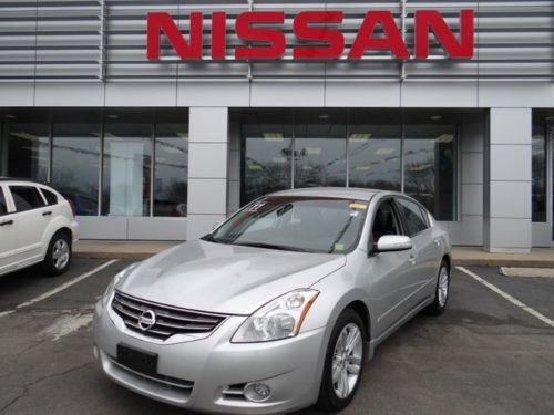 2011 nissan 3.5 sr