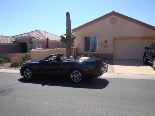 2014 ford mustang conv. black with tan leather,loaded,like new,must see