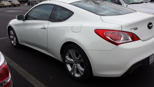 2010 hyundai genesis coupe 2.0t track coupe 2-door 2.0l