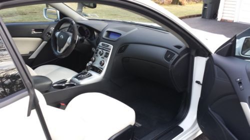 2010 Hyundai Genesis Coupe 2.0T Track Coupe 2-Door 2.0L, image 8