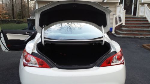 2010 Hyundai Genesis Coupe 2.0T Track Coupe 2-Door 2.0L, image 11
