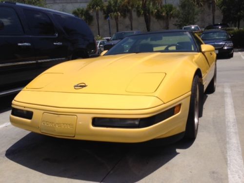 1992 chevrolet corvette, yellow ,two tops ,350,runs great!!!