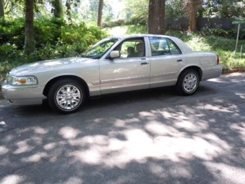 2008 mercury marquis gs, low mileage, 40,283, one owner, very nice, almost new!