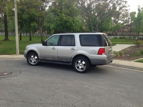 2003 ford expedition xlt ***with 3rd row seating**