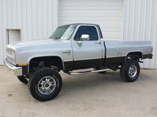 1982 chevy scottsdale c/k 2500 frame off restoration...super nice!!!!