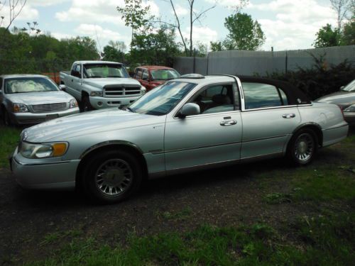 2000 Lincoln Town Car PRESIDENTAL 4DR W/AIRCONDITIONING & POWERMNRF 4LITER 8CYL, image 3