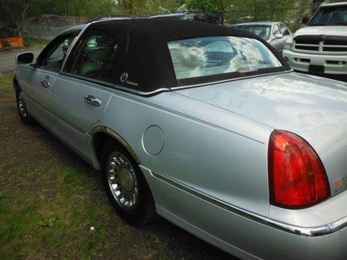 2000 Lincoln Town Car PRESIDENTAL 4DR W/AIRCONDITIONING & POWERMNRF 4LITER 8CYL, image 7
