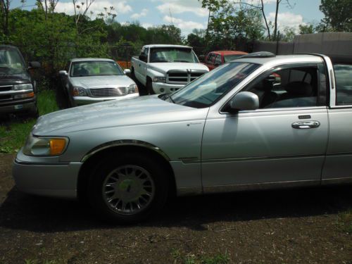 2000 Lincoln Town Car PRESIDENTAL 4DR W/AIRCONDITIONING & POWERMNRF 4LITER 8CYL, image 9