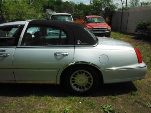 2000 Lincoln Town Car PRESIDENTAL 4DR W/AIRCONDITIONING & POWERMNRF 4LITER 8CYL, image 10