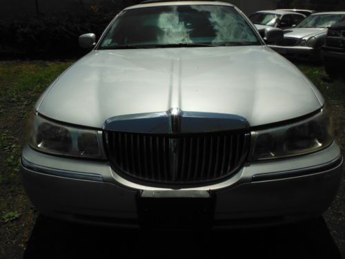 2000 Lincoln Town Car PRESIDENTAL 4DR W/AIRCONDITIONING & POWERMNRF 4LITER 8CYL, image 11