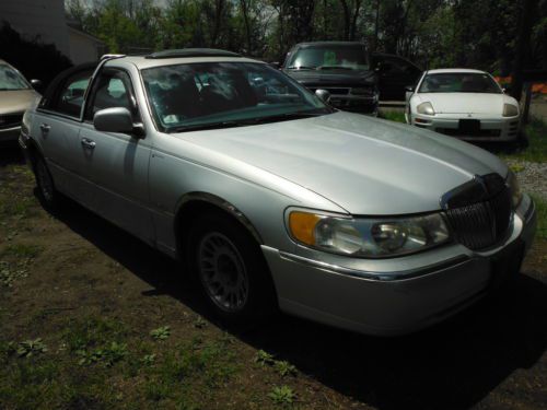 2000 Lincoln Town Car PRESIDENTAL 4DR W/AIRCONDITIONING & POWERMNRF 4LITER 8CYL, image 12
