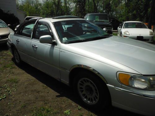 2000 Lincoln Town Car PRESIDENTAL 4DR W/AIRCONDITIONING & POWERMNRF 4LITER 8CYL, image 13