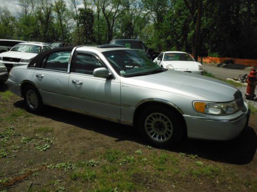 2000 Lincoln Town Car PRESIDENTAL 4DR W/AIRCONDITIONING & POWERMNRF 4LITER 8CYL, image 14