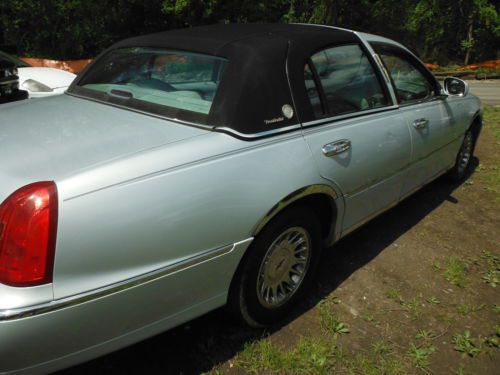 2000 Lincoln Town Car PRESIDENTAL 4DR W/AIRCONDITIONING & POWERMNRF 4LITER 8CYL, image 18