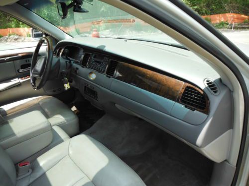 2000 Lincoln Town Car PRESIDENTAL 4DR W/AIRCONDITIONING & POWERMNRF 4LITER 8CYL, image 35