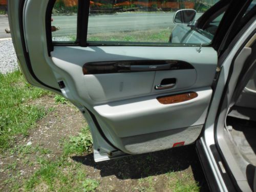 2000 Lincoln Town Car PRESIDENTAL 4DR W/AIRCONDITIONING & POWERMNRF 4LITER 8CYL, image 39