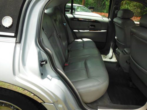 2000 Lincoln Town Car PRESIDENTAL 4DR W/AIRCONDITIONING & POWERMNRF 4LITER 8CYL, image 40