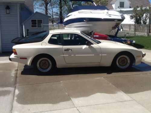 1985 porsche 944 base coupe 2-door 2.5l