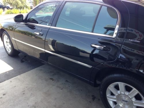 2010 lincoln town car executive l sedan 4-door 4.6l
