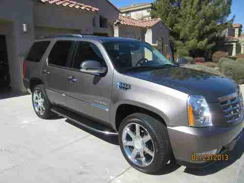 2011 Cadillac Escalade Sport Utility 4-Door 6.2L, image 4