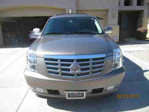 2011 Cadillac Escalade Sport Utility 4-Door 6.2L, image 5