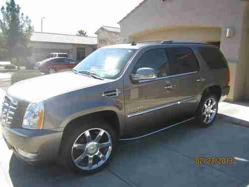 2011 Cadillac Escalade Sport Utility 4-Door 6.2L, image 6
