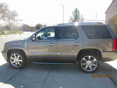 2011 Cadillac Escalade Sport Utility 4-Door 6.2L, image 7