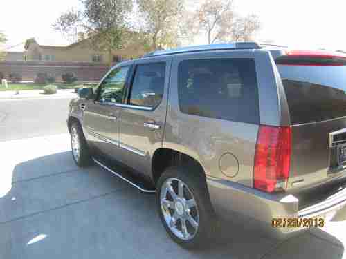 2011 Cadillac Escalade Sport Utility 4-Door 6.2L, image 8