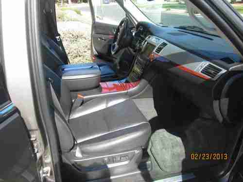 2011 Cadillac Escalade Sport Utility 4-Door 6.2L, image 10