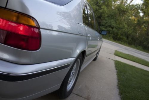 2000 bmw 528i base sedan 4-door 2.8l