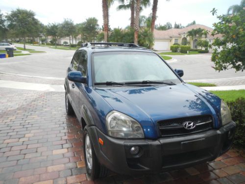 2005 blue hyundai tucson lx sport utility 4-door 2.7l great condition!