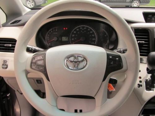2014 toyota sienna le
