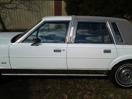 1989 lincoln town car signature series