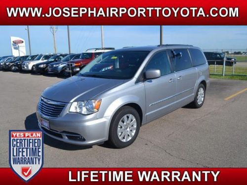 2013 chrysler town & country touring